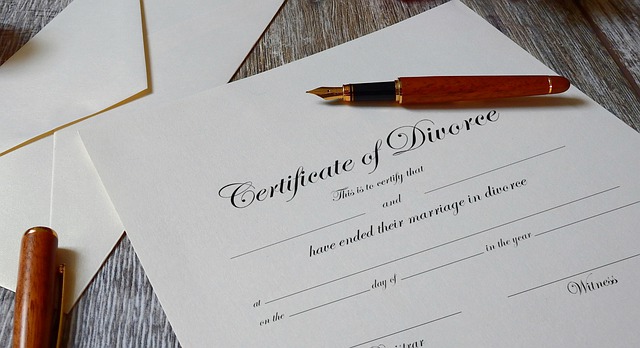 picture of divorce certificate with pen
